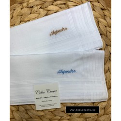 Pañuelo blanco con nombre bordado (2 tamaños disponibles)